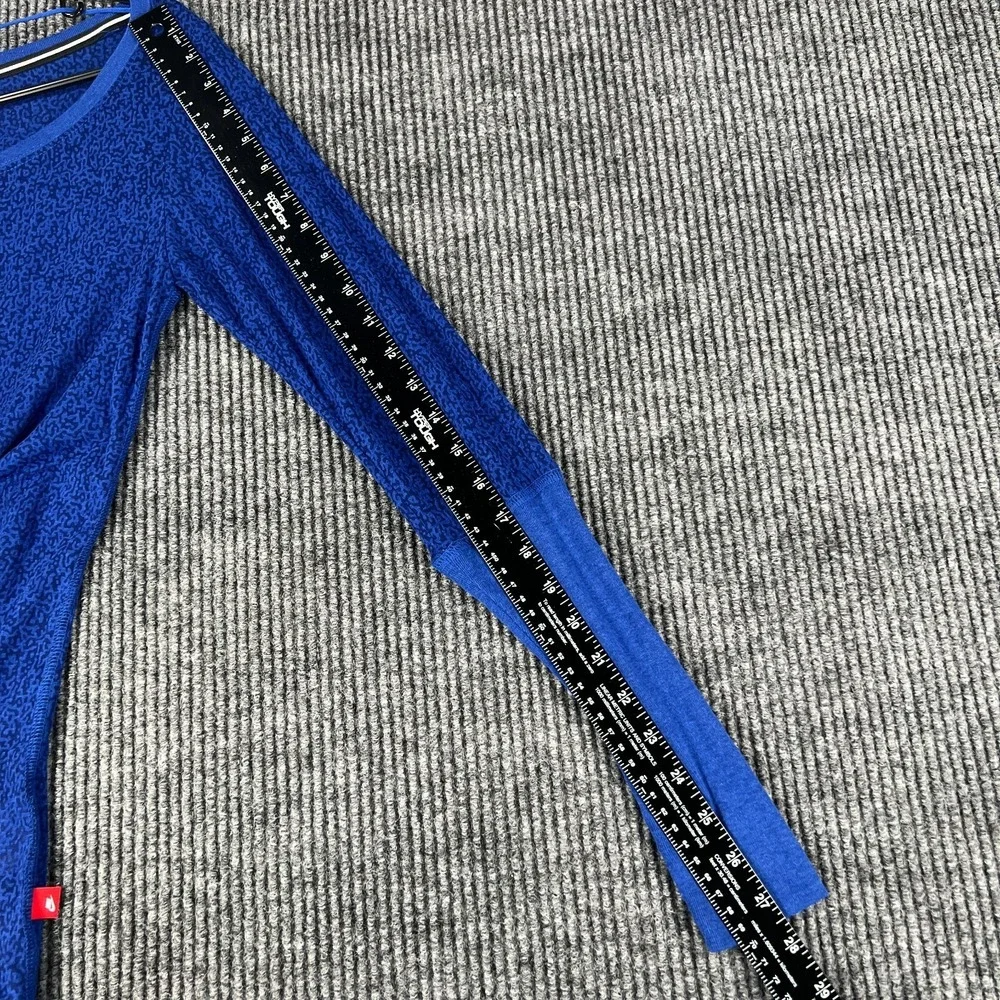 Nike‎ Shirt Womens Size Medium Blue Long Sleeve Activewear Lightweight Sharp